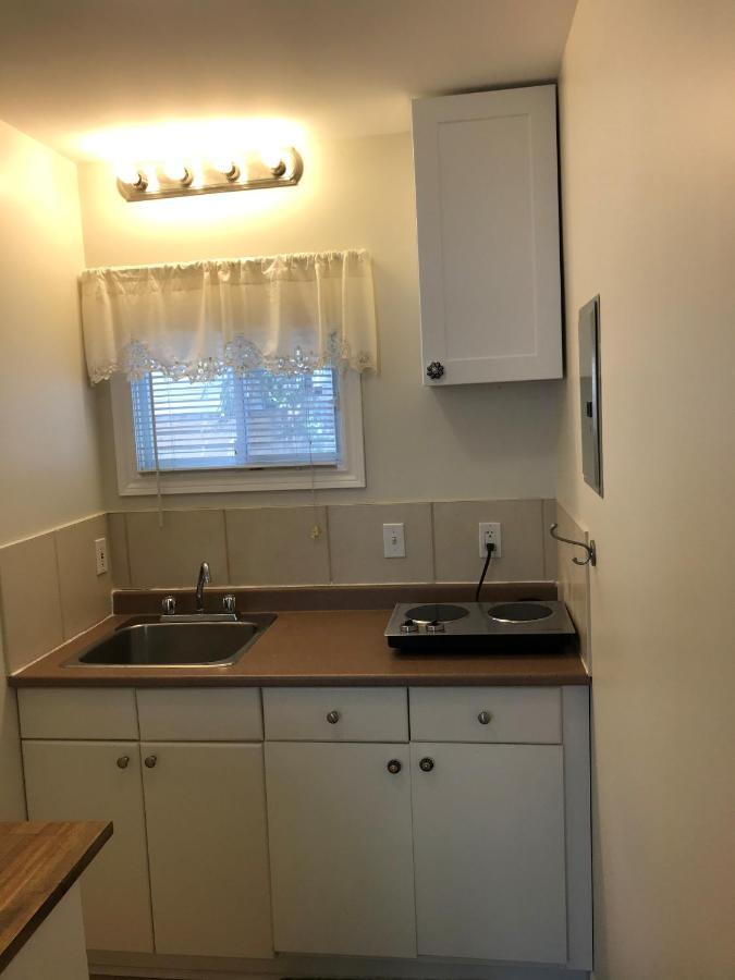 Bed & Breakfast Ellis House 2*