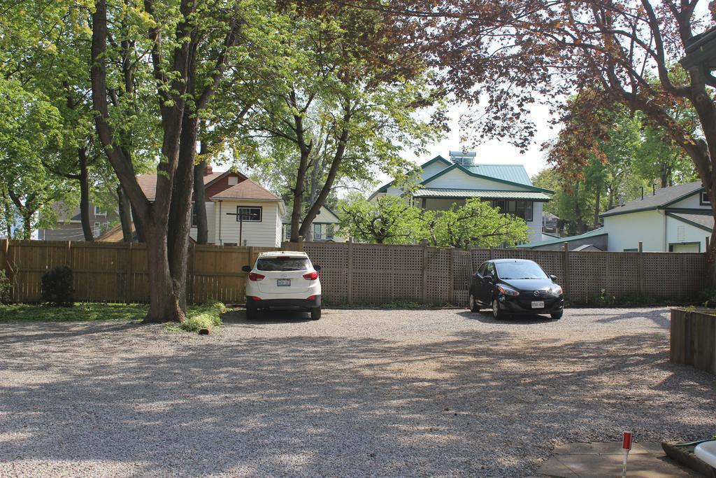 Ellis House Bed & Breakfast 2*