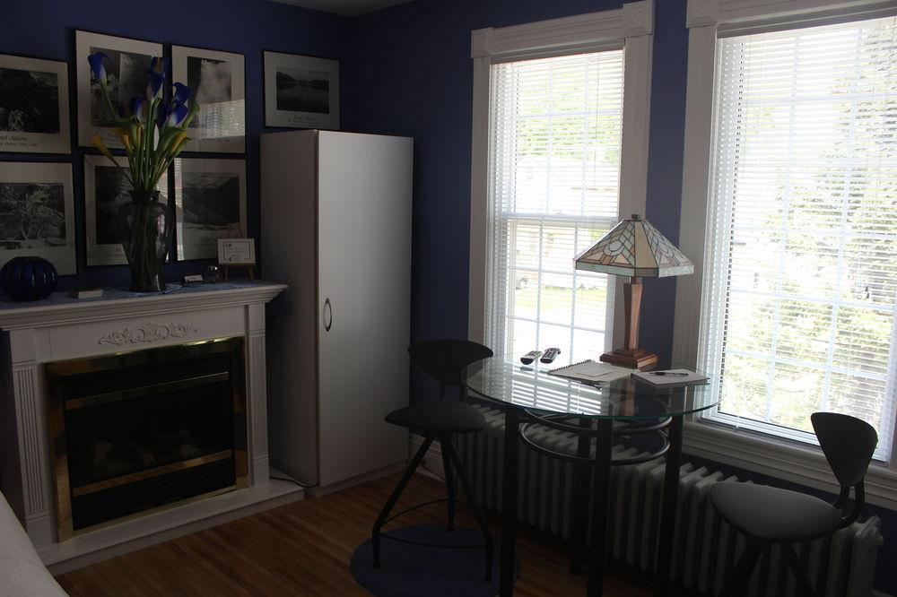 Ellis House Bed & Breakfast 2*