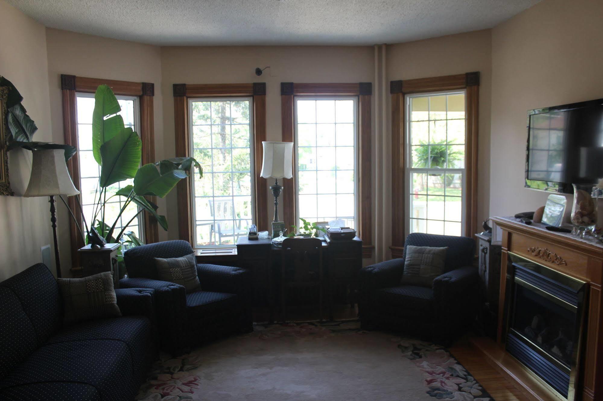 Ellis House Bed & Breakfast 2*