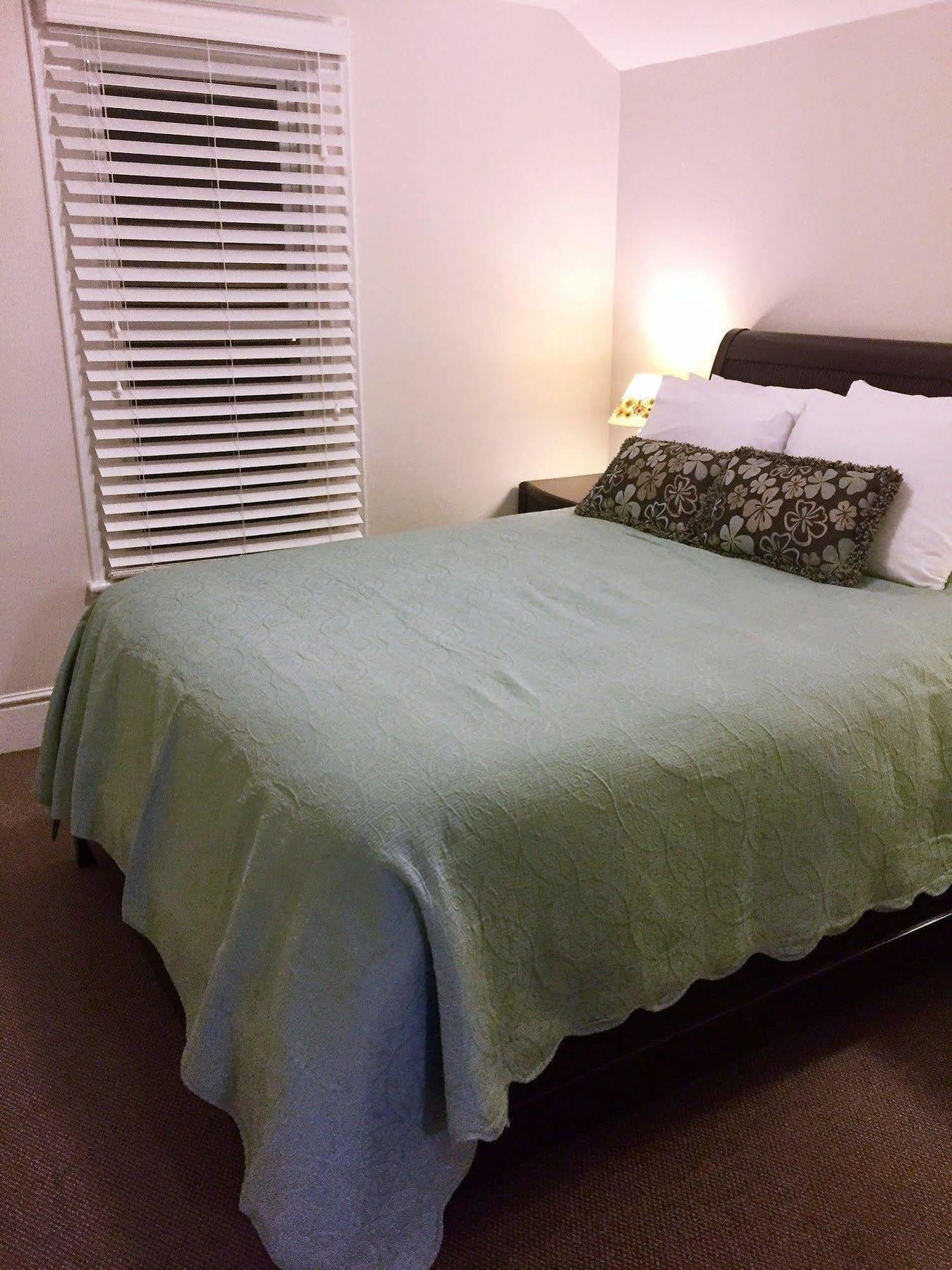 Ellis House Bed & Breakfast 2*