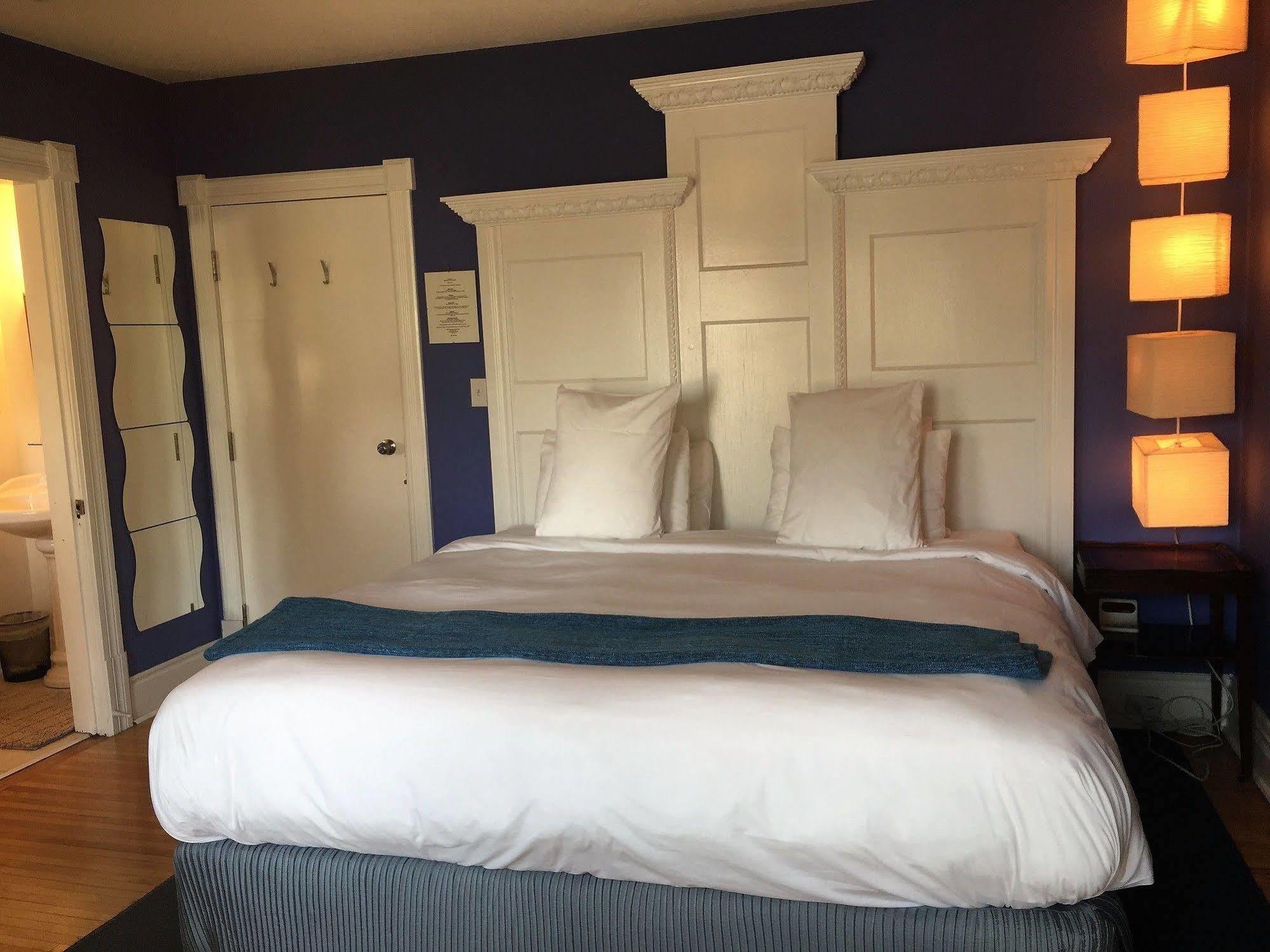 Ellis House 2*