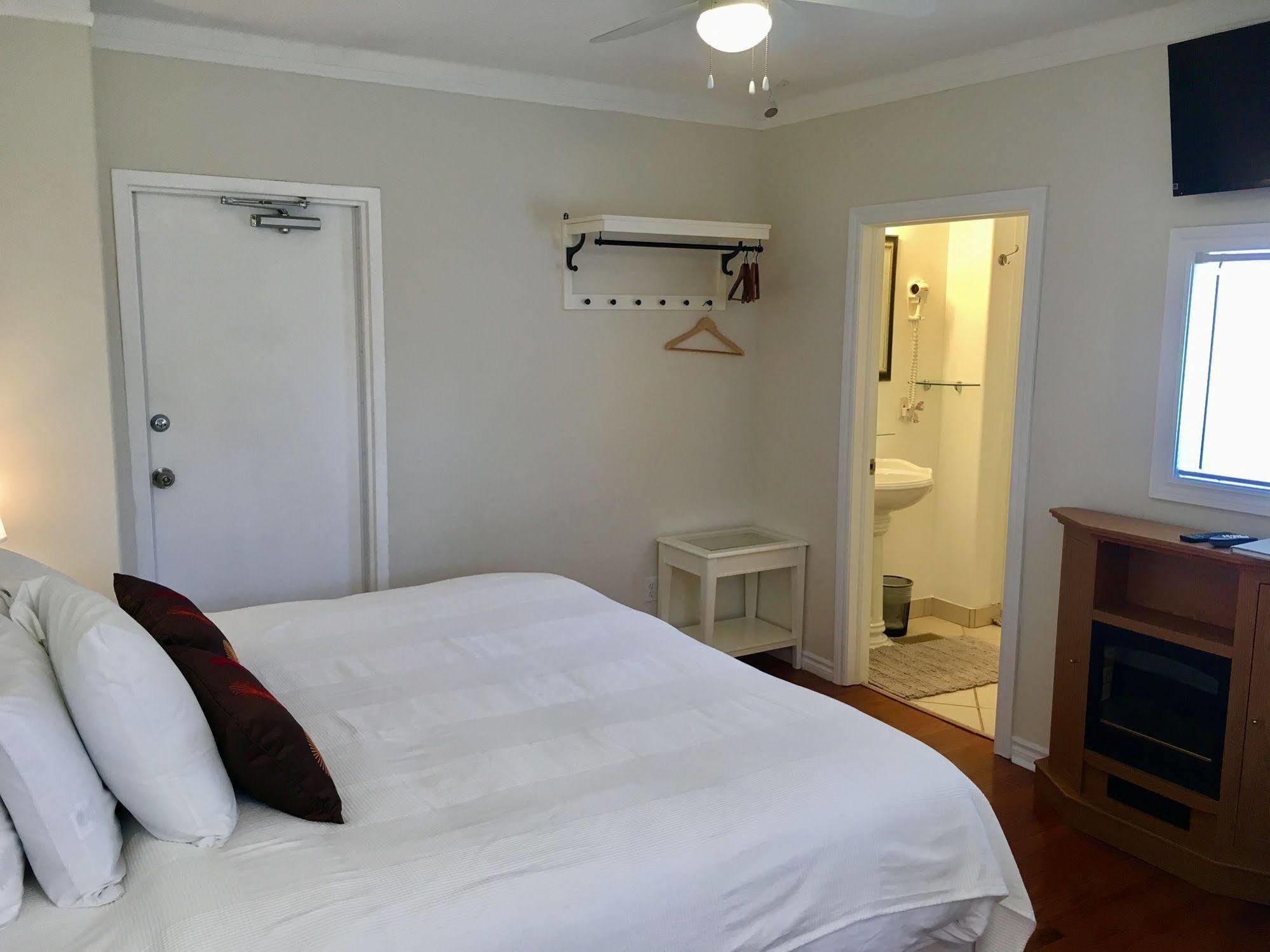 Ellis House 2*
